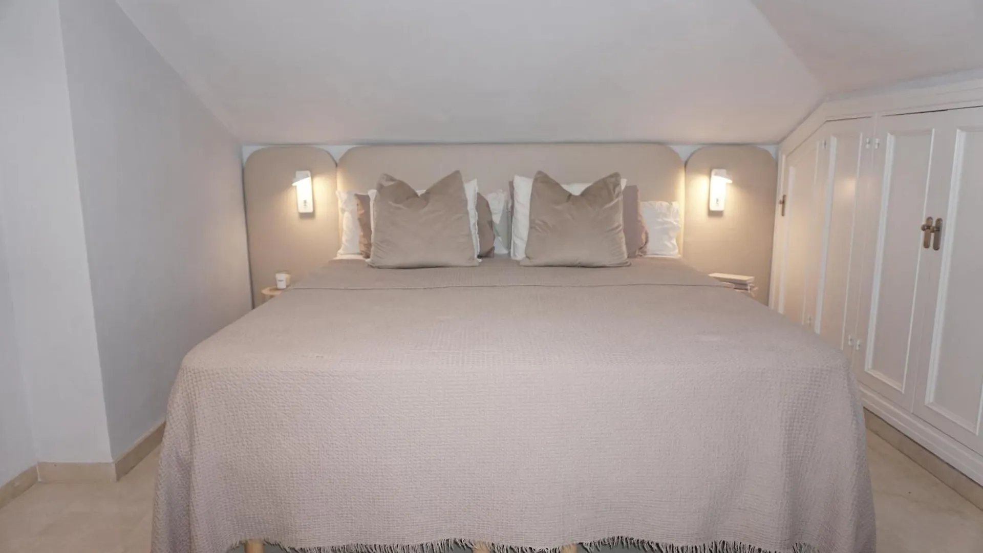 Atico Boutique Romantico En Corazon De Marbella Roomattic ספרד